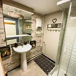 Les De Marie Apartman *